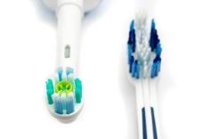 imm Spazzolino-elettrico-vs-manuale--300x199
